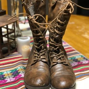 American Eagle Lace Up Boots size 8